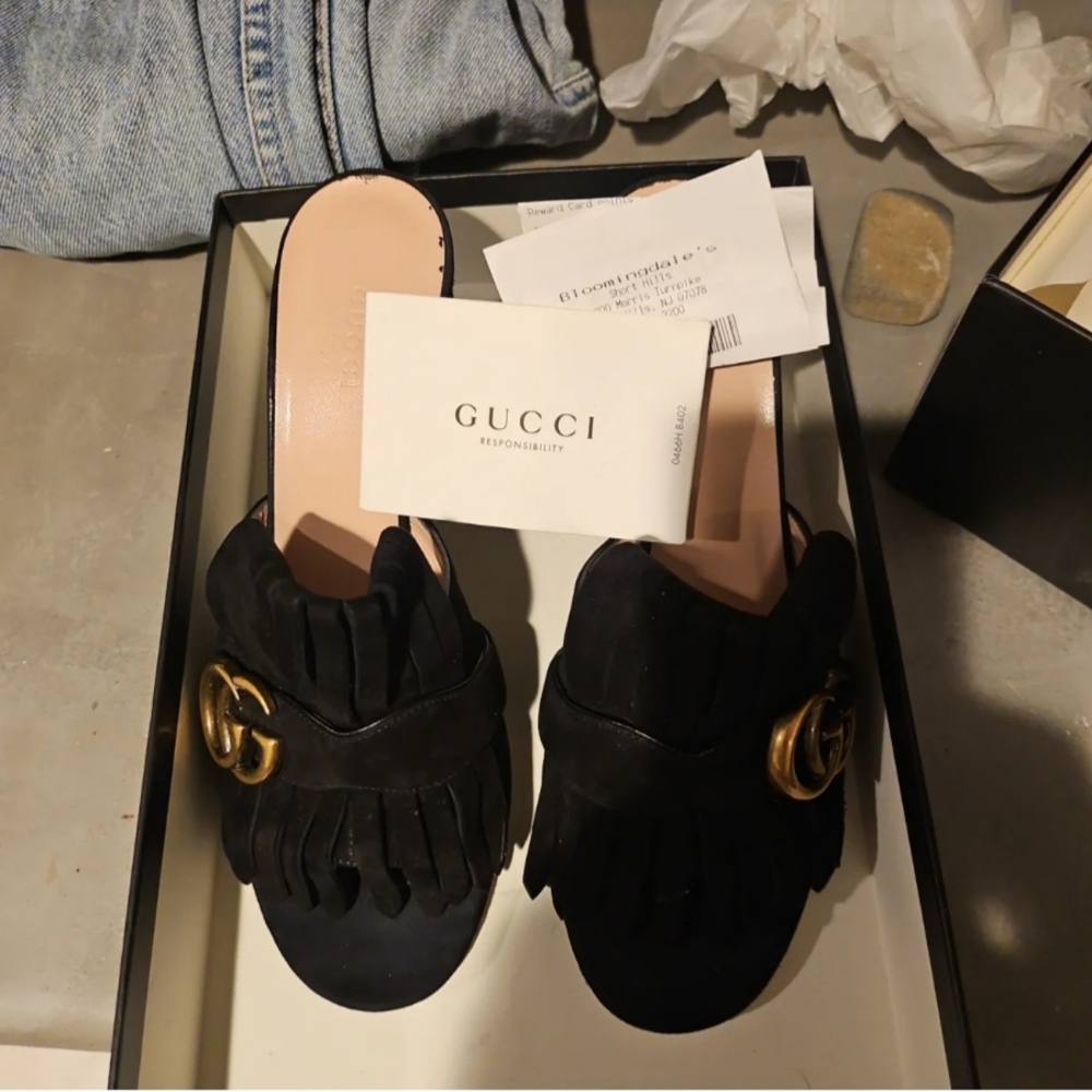 Gucci Black and Gold Mules with Luxurious Emblem - Picture 2 of 15